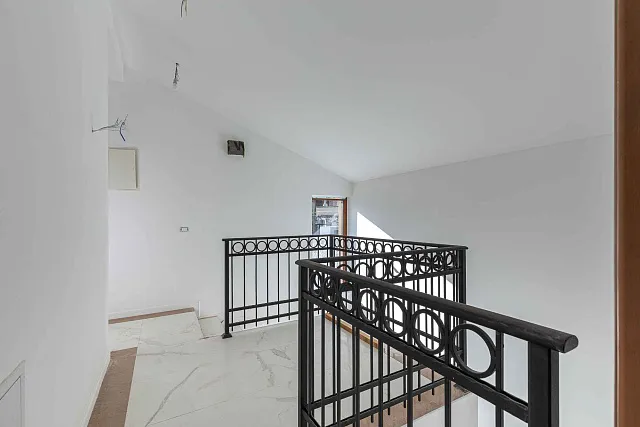 A luxurious three-story villa on the first sea line in  Kotor — photo 14